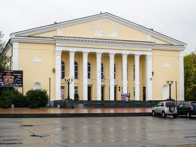 1200px-ДК_Авиастроителей,_ДК_50-летия_Октября-2